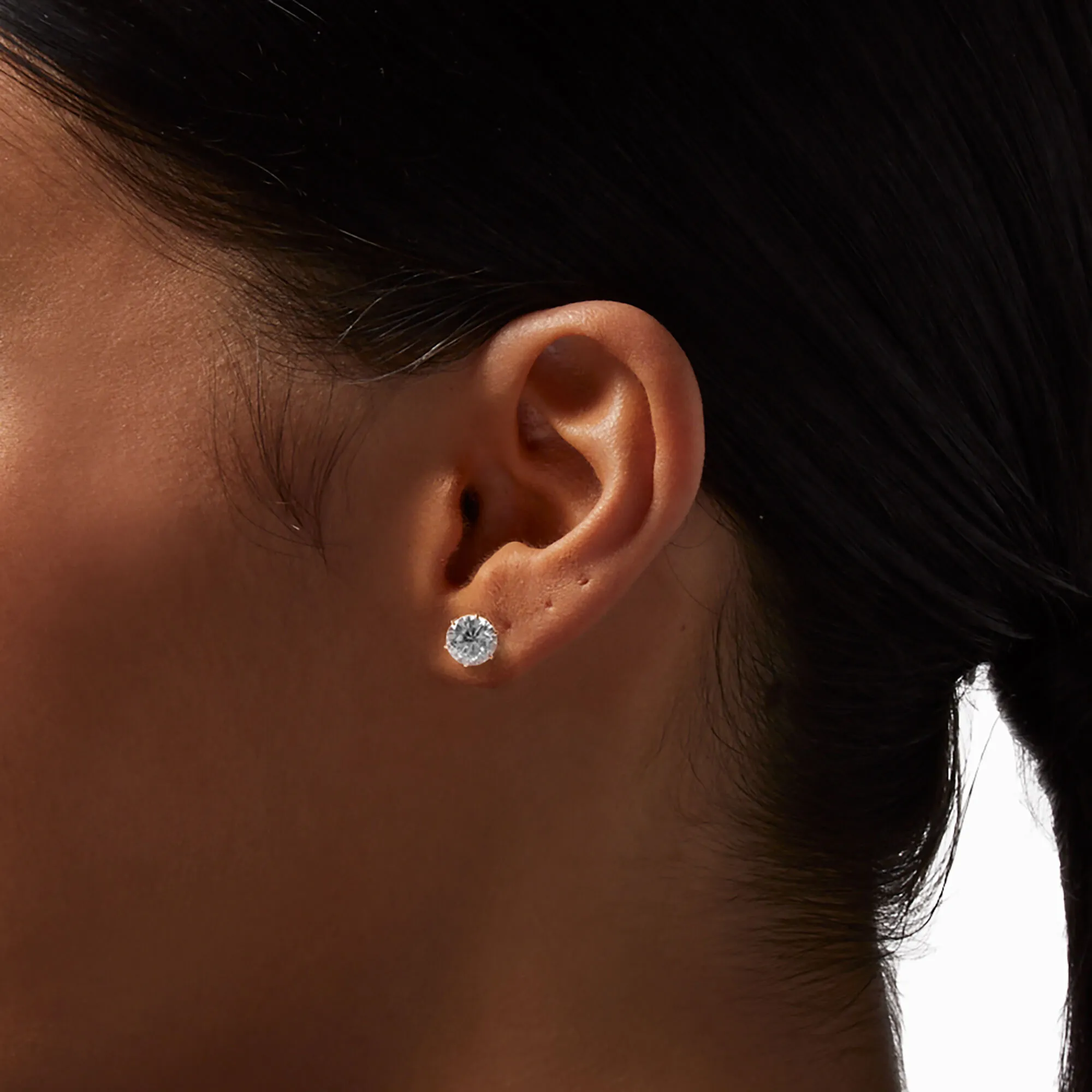 Clous d’oreilles 8 mm serti cupcake en zircon cubique et titane couleur dorée - Collection C Luxe