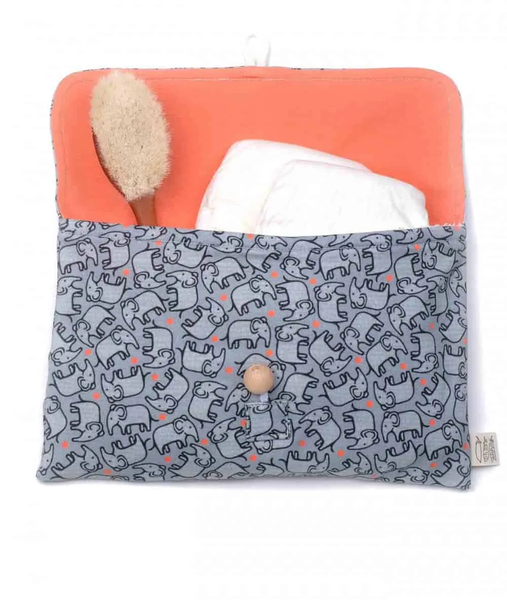 Les petits pois : Pochette à couches nomade "les petits éléphants" - 100% Ecoresponsable - Mer(e)veilleuse