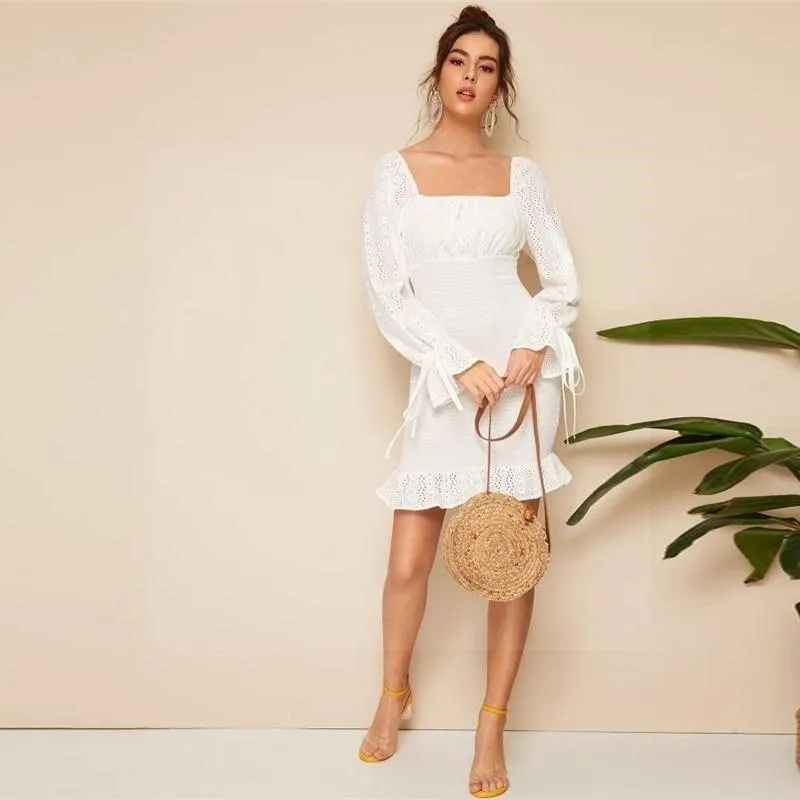 Robe courte blanche boheme broderie anglaise