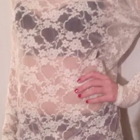 Tunique longue en dentelle couleur blanche